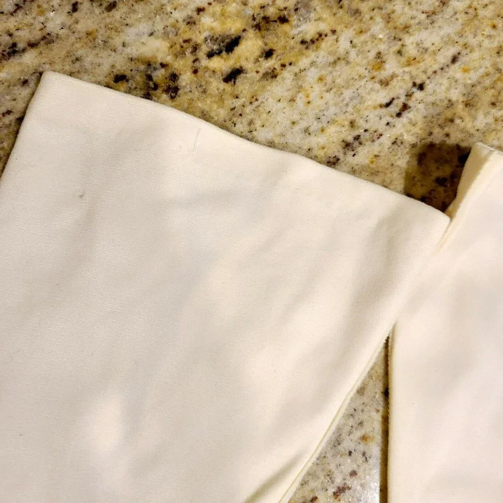 Vintage Women's Off White Formal Gloves. Nylon? Scallop Wrist 13.5